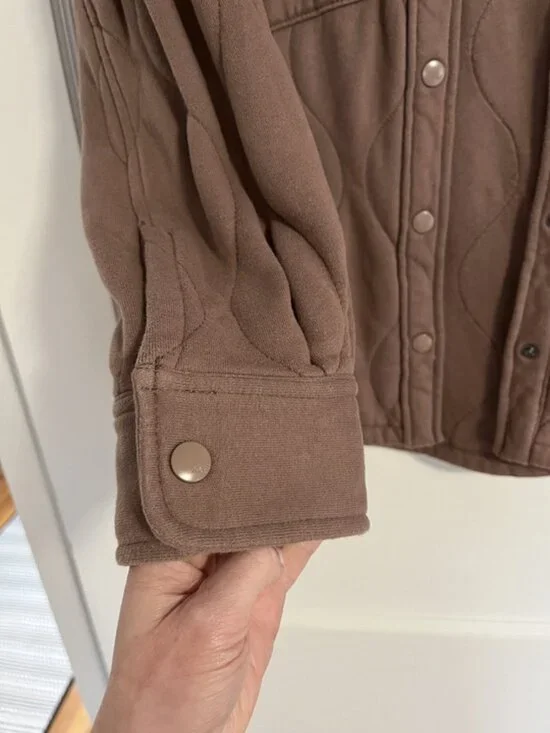 Abercrombie & Fitch Soft AF Quilted Shirt Jacket - Picture 8 of 8